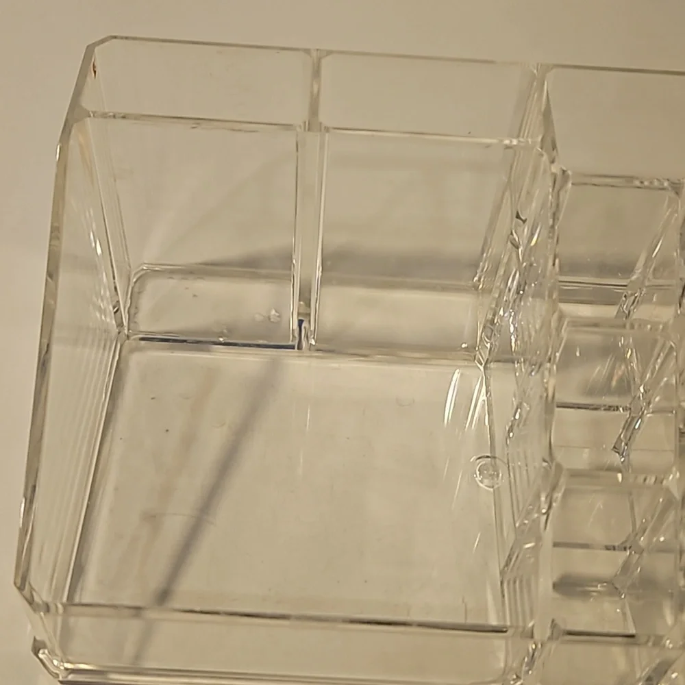 Acrylic makeup organizer